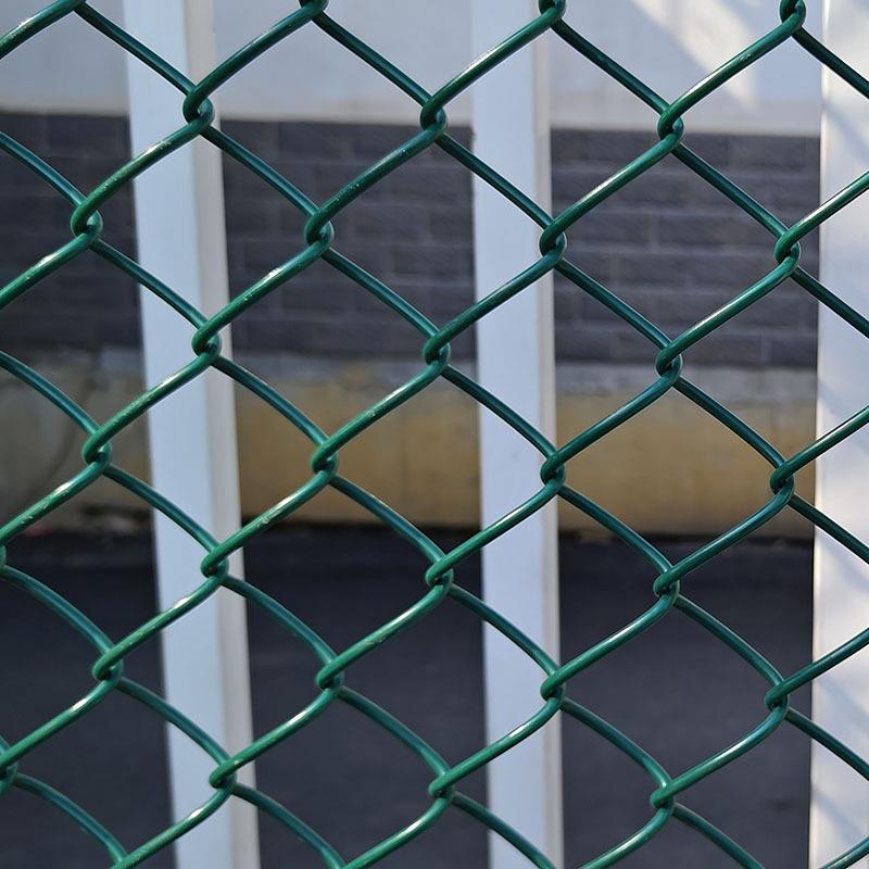 球场围网足球运动场防护网学校操场体育场护栏网篮球场铁 丝围栏
