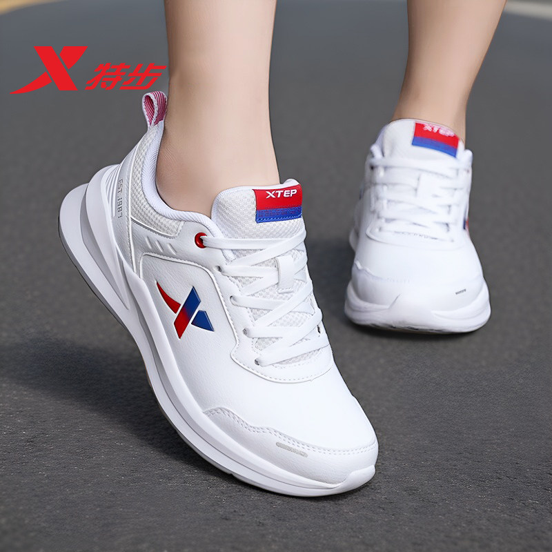 特步女鞋跑步鞋2025新款冬季轻便皮面休闲鞋官方旗舰减震运动鞋女