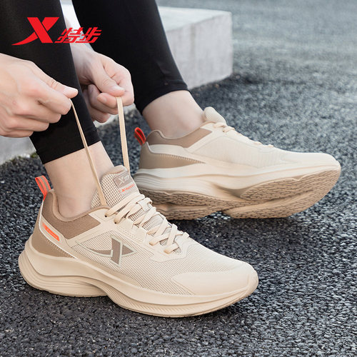 特步男鞋运动鞋轻便透气跑步鞋子