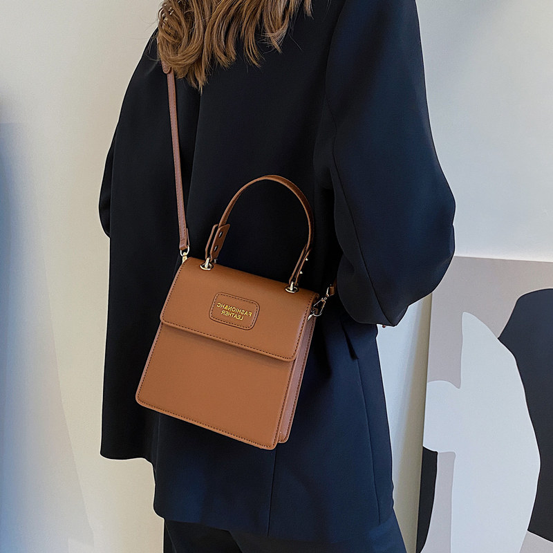 质感包包女2022年新款潮爆款2021百搭斜挎小包高级感小众夏季轻奢