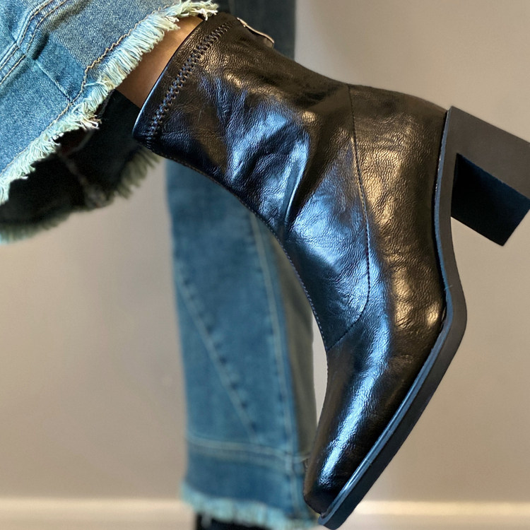 高跟短靴女2025秋冬新款真皮加绒方头马丁靴小个子法式粗跟瘦瘦靴