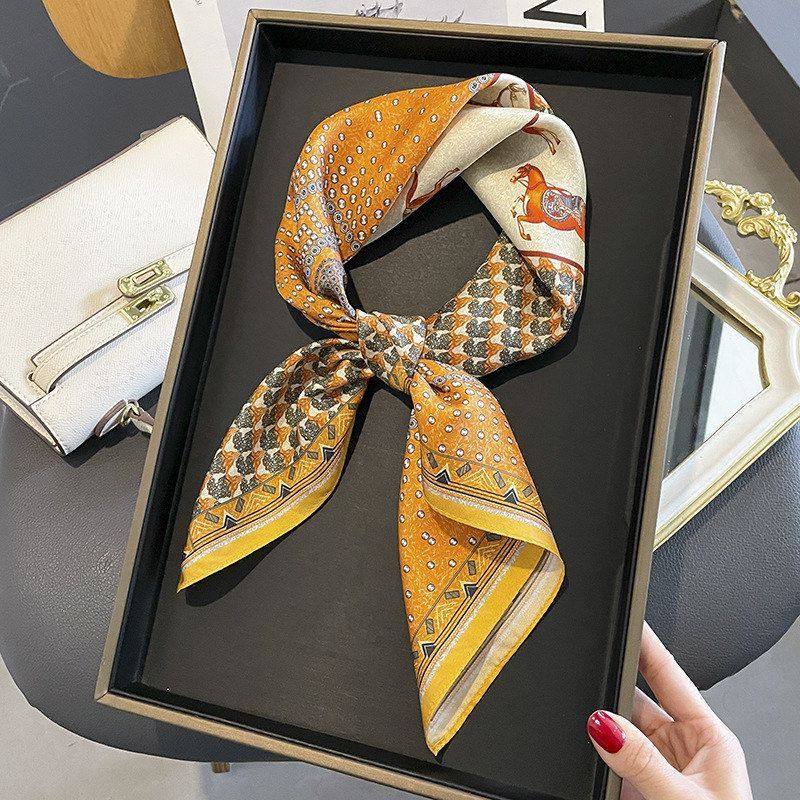 复古春夏新款马车真丝小方巾女高级感桑蚕丝丝巾发带送礼高档围巾