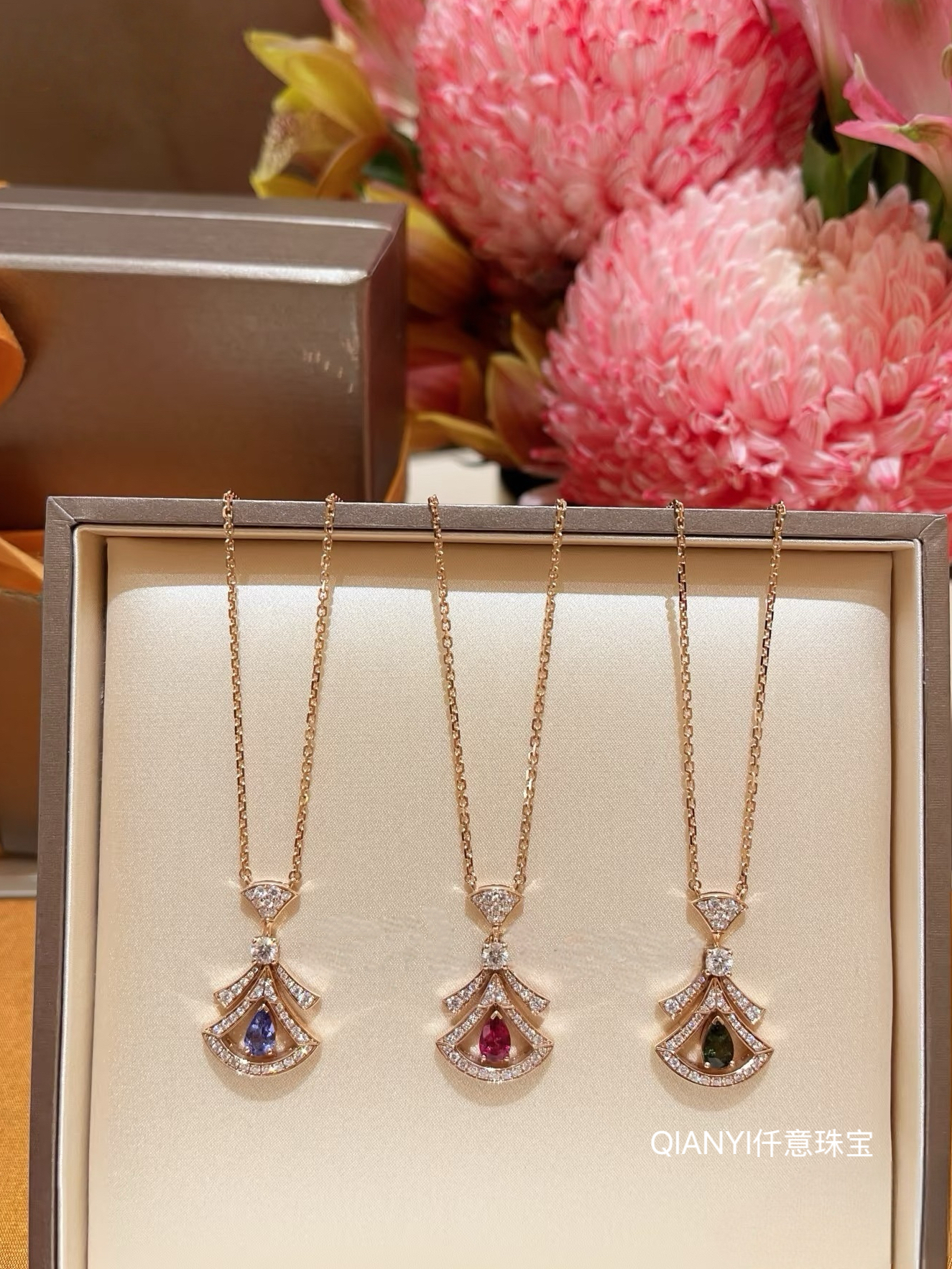 QIANYI仟意珠宝【轻奢系列】白富美千金感镀18k金扇形小裙子项链