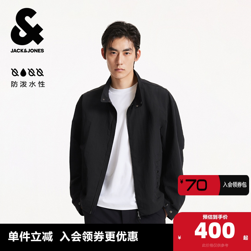 宽松版型，立领领型，两粒口领口，拉链门襟