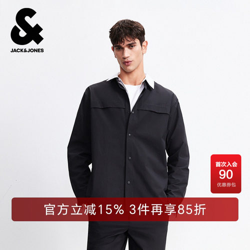 略宽松版型，翻领领口，按扣门襟
