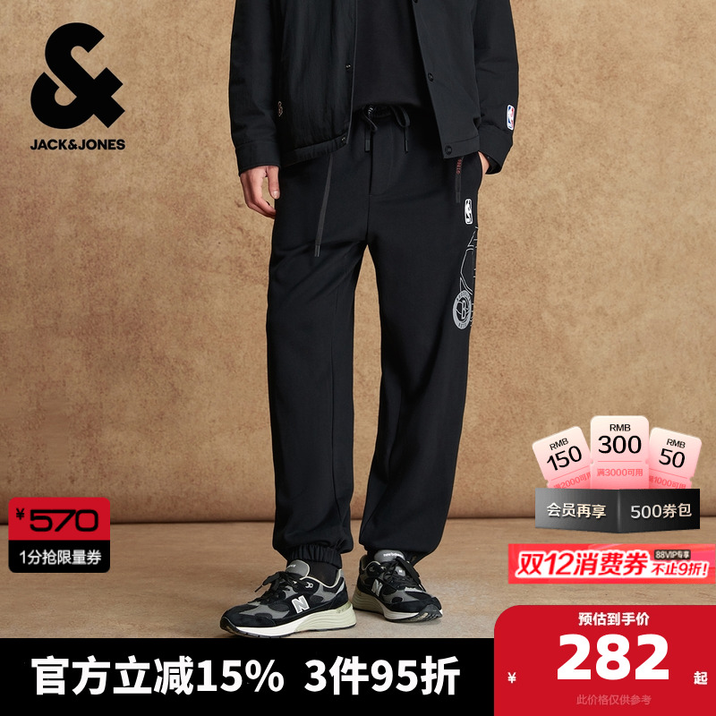 侧边篮网队胶印图案，背部贴袋后兜