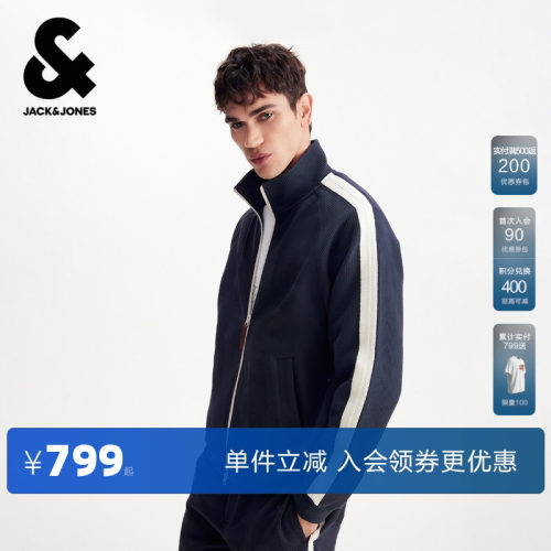 略宽松版型，立领领型，插肩袖剪裁