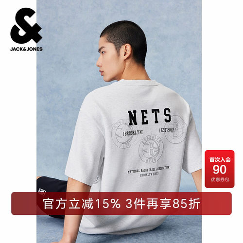 宽松版型，圆领，底摆布鲁克林篮网队logo