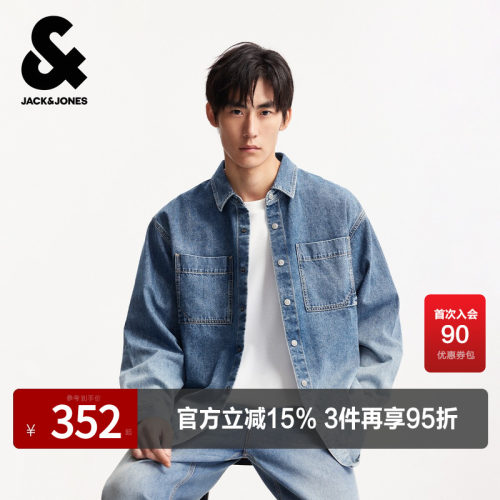 纽扣底摆字母贴布，背后领口皮质装饰