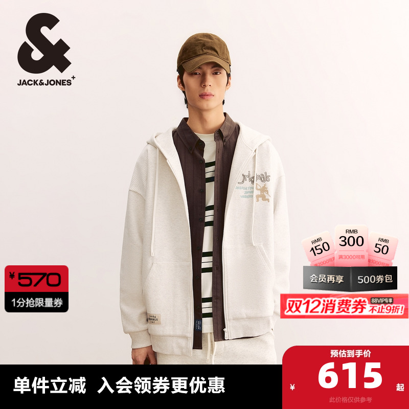 OVERSIZED版型，抽绳连帽，底摆字母贴布