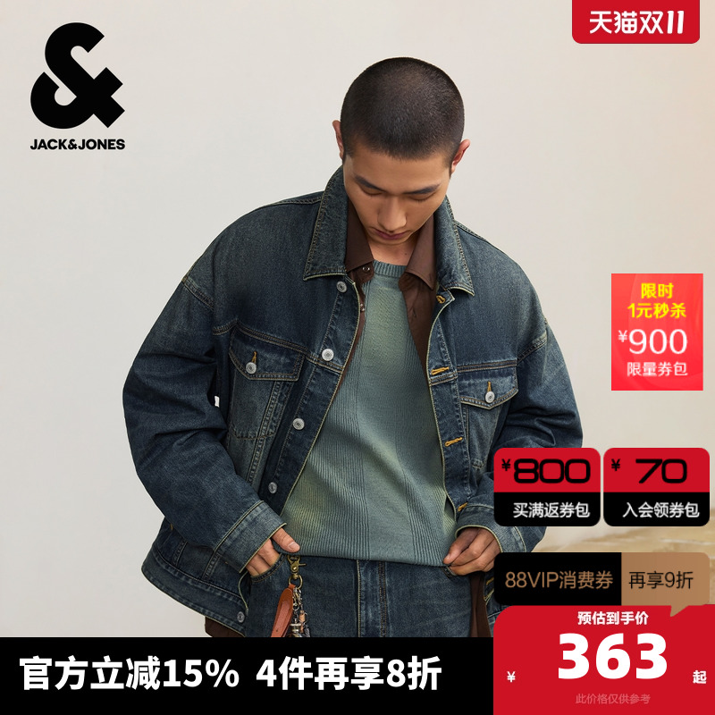 略宽松版型 尖领领型 纽扣门襟 衣身多口袋