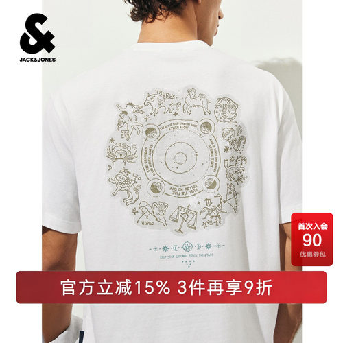略宽松版型；罗纹圆领；胸前及背后胶印装饰