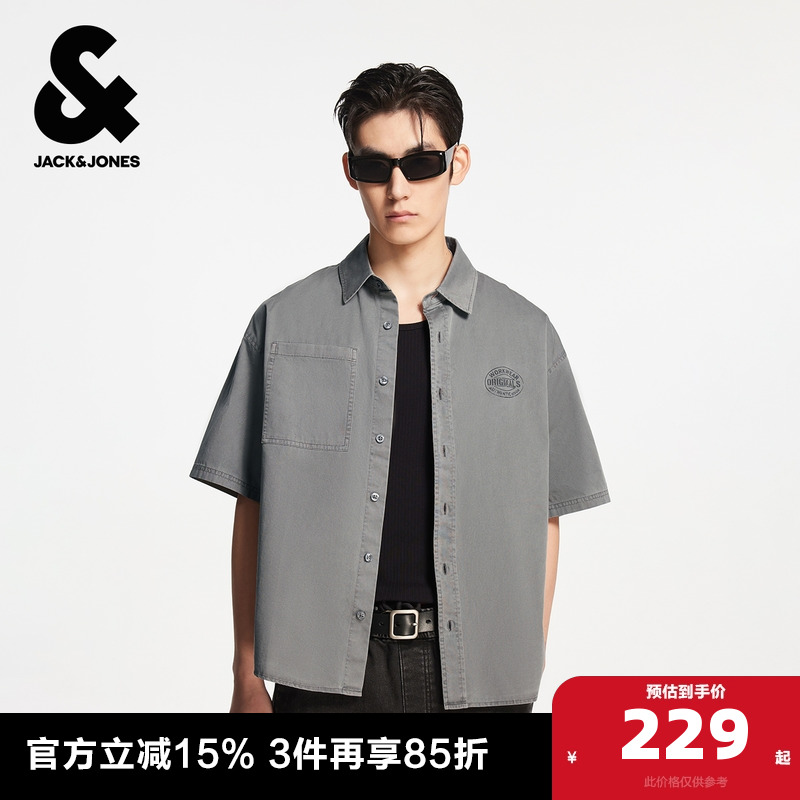 oversize宽松版型，尖领领型，字母胶印设计