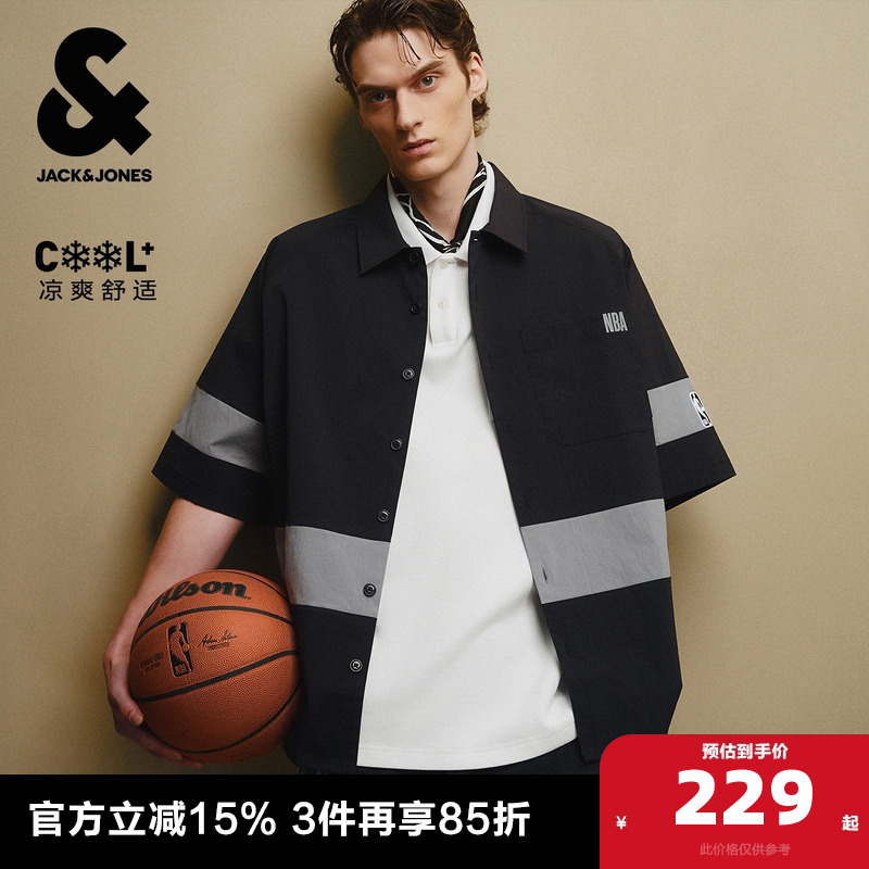 袖部logoman 贴布装饰，底摆刺绣logo设计