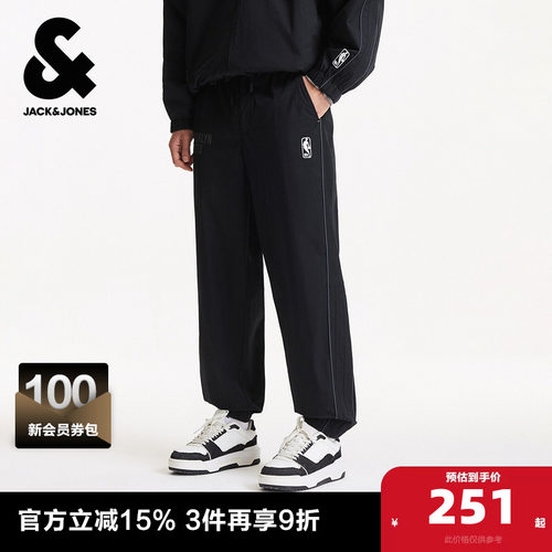 束脚裤裤型，可调节松紧抽绳，一粒扣腰头