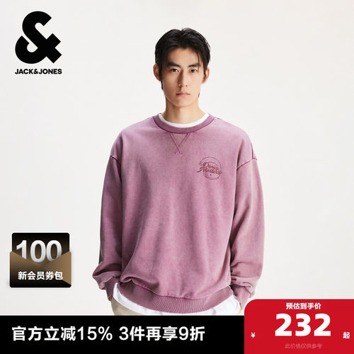 宽松版型，圆领领型，胸前单侧字母图案胶印