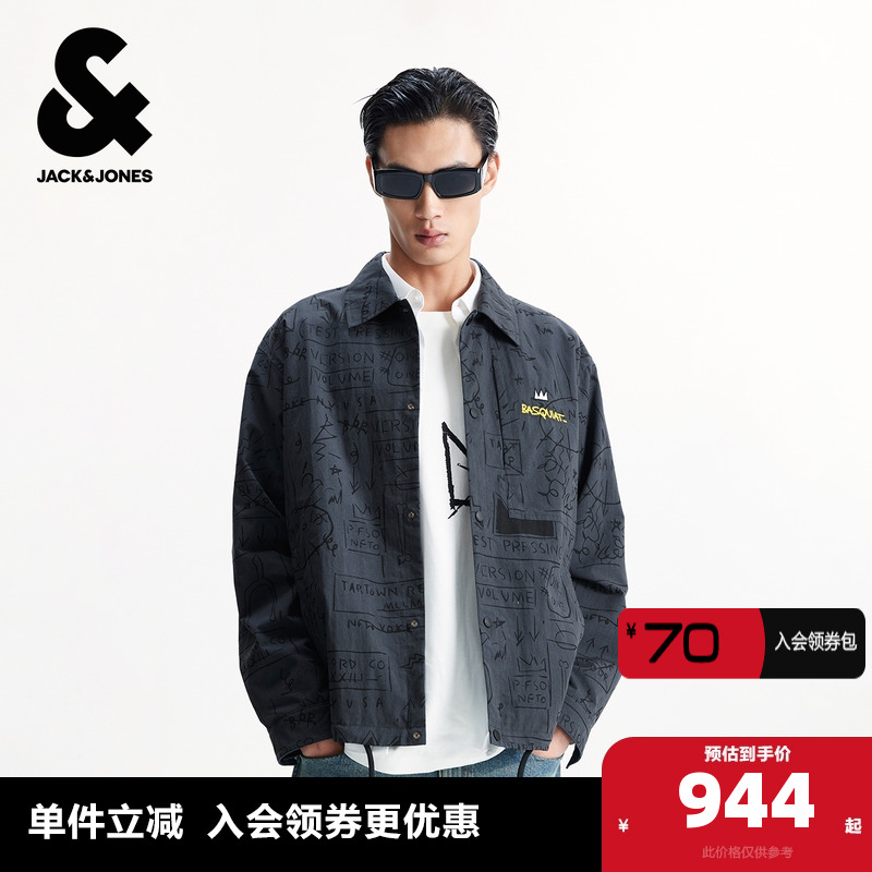 宽松版型，翻领领型，满印图案，按扣门襟