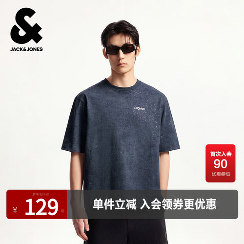宽松版型，罗纹圆领领口，胸前字母印花，