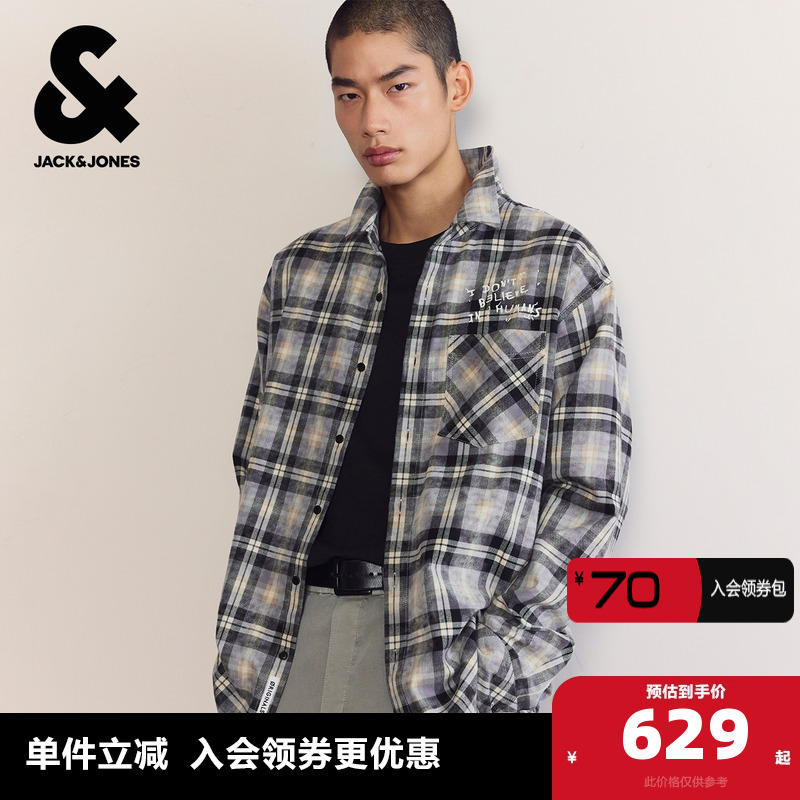 宽松版型，翻领领口，纽扣门襟，衣身格纹