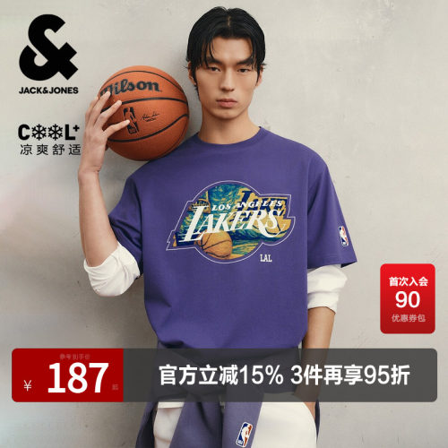 宽松版型，罗纹圆领领口