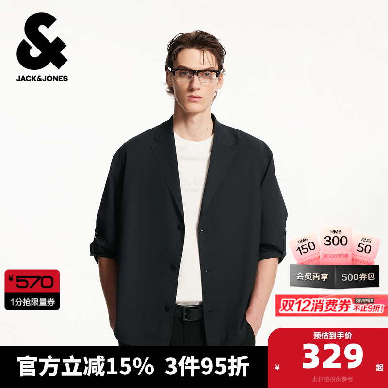 宽松版型，平驳领领型，可挽袖设计