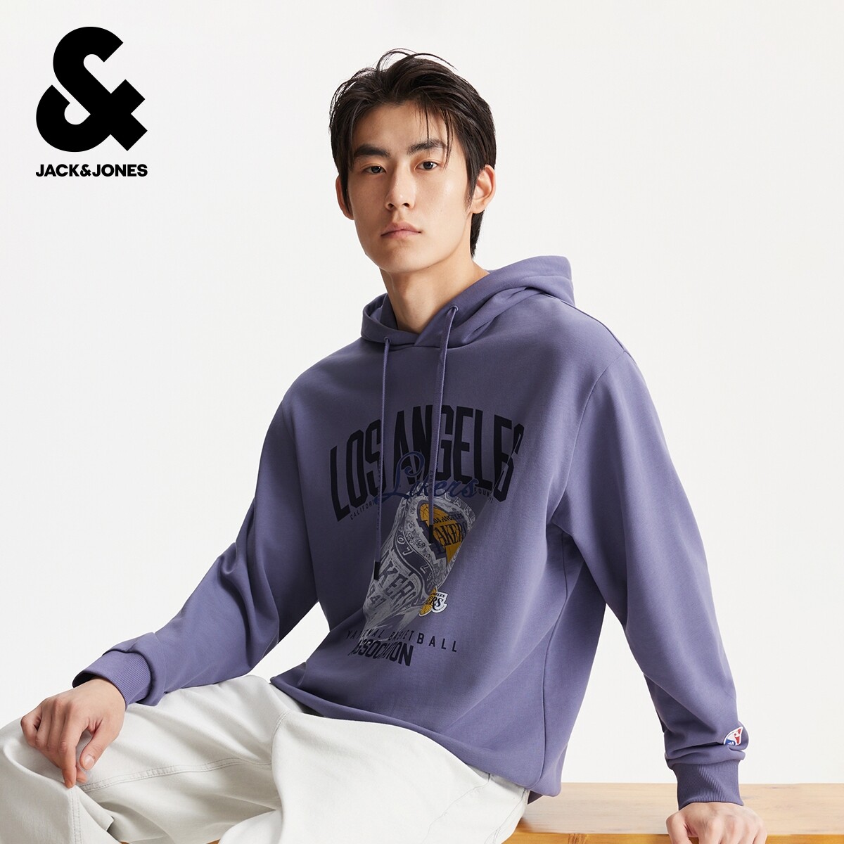 杰克琼斯男装秋冬卫衣上衣略宽松抽绳可调节湖人球队字母图案设计