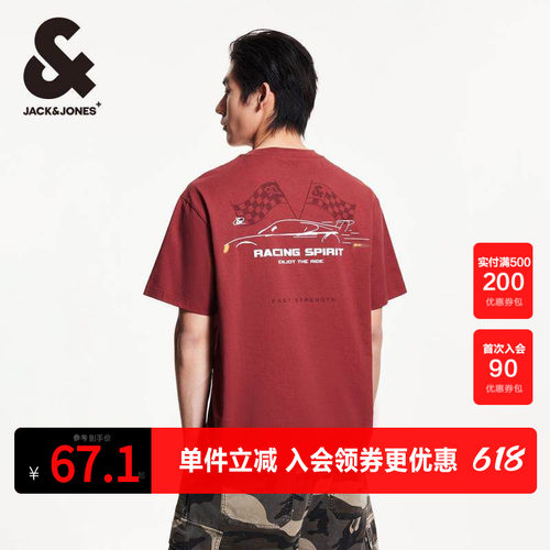 宽松版型；罗纹圆领领口；胸前字母肌理印花