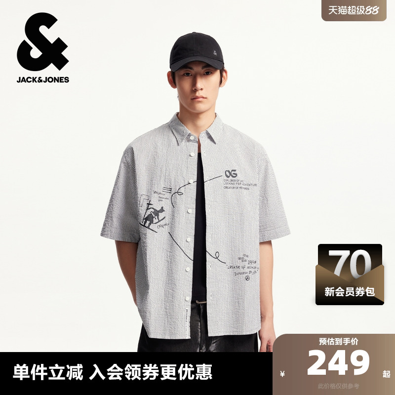 宽松，翻领，胸前图案印花，字母刺绣