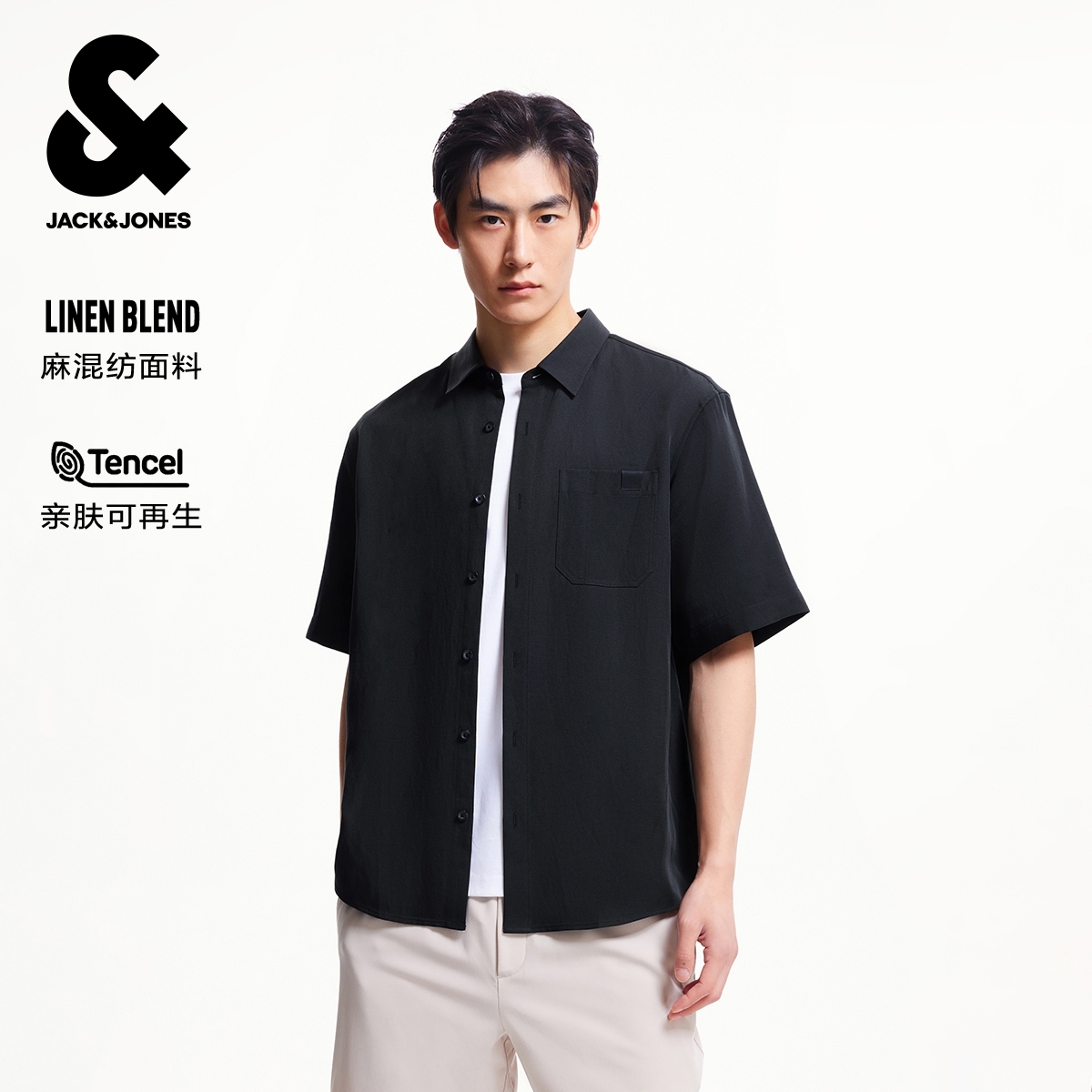 略宽松版型，翻领领口，纽扣门襟