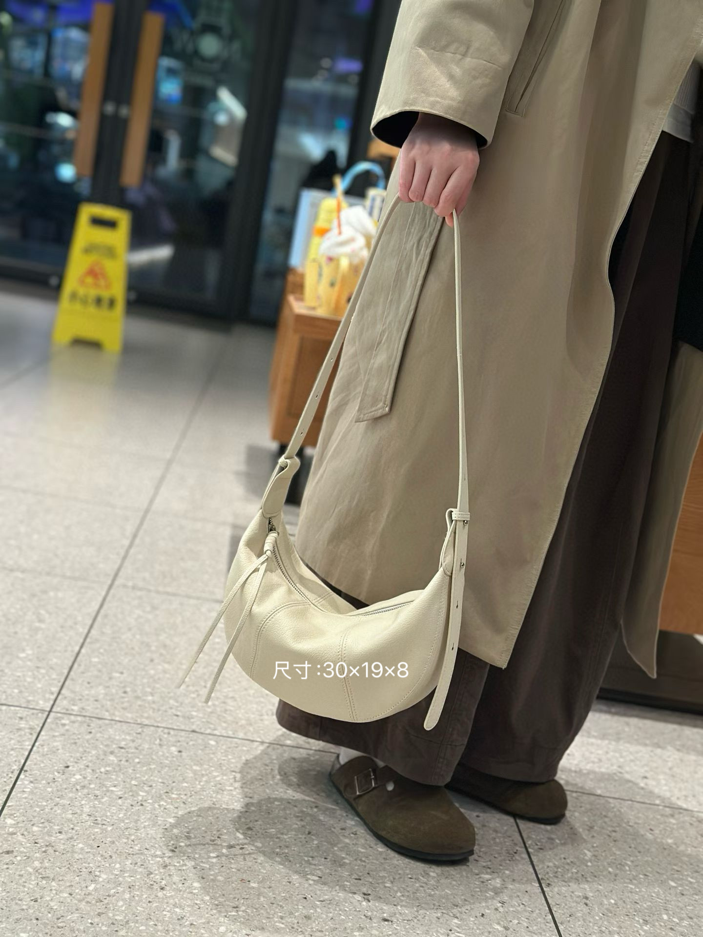 2026新款头层摔纹牛皮饺子包女时尚百搭单肩斜挎包通勤包30*19*8