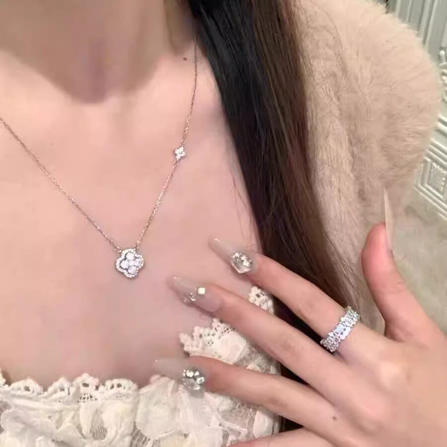 S999足银幸运锆石四叶草纯银项链女新款设计轻奢风纯银精致锁骨链