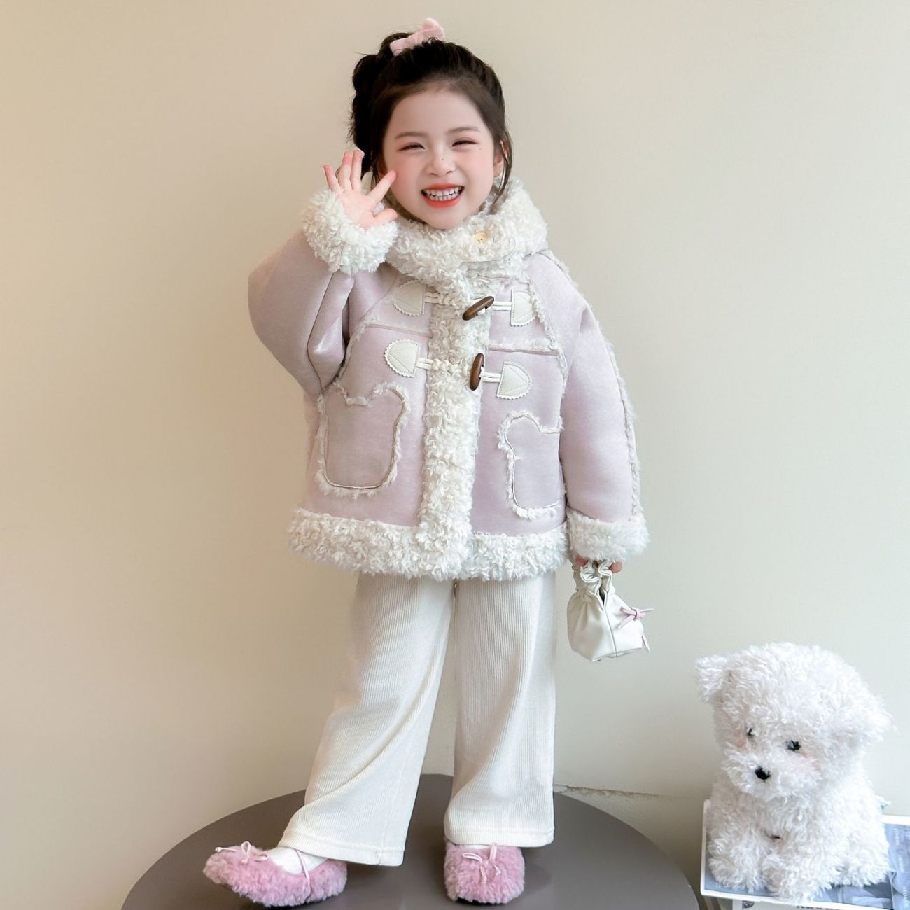 女童外套秋冬季2026新款连帽耳朵加厚羊驼绒皮毛一体女宝保暖上衣