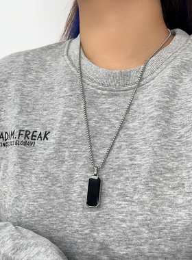 简约百搭中性黑色长条吊坠项链男潮钛钢嘻哈个性几何毛衣链配饰