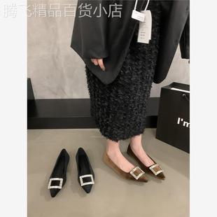 潮牌平底尖头黑色绒面单鞋女鞋子2024新款冬季浅口水钻气质工作鞋