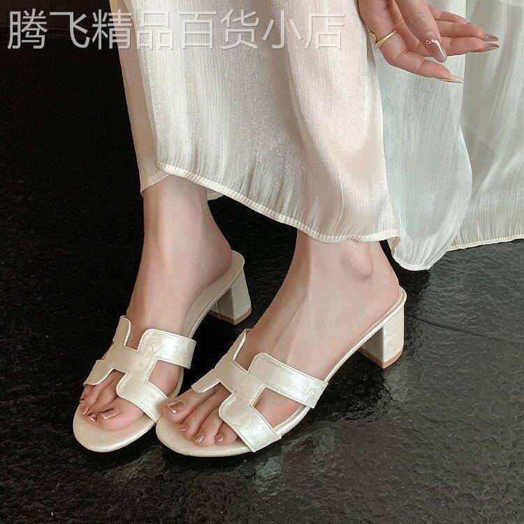 香港2026新款夏季网红百搭羊皮凉鞋女粗跟中跟简约国风凉拖鞋外穿