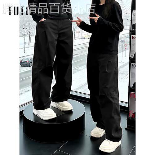 黑色褶皱工装裤男士春秋季美式高街直筒弯刀裤子高级感宽松阔腿裤