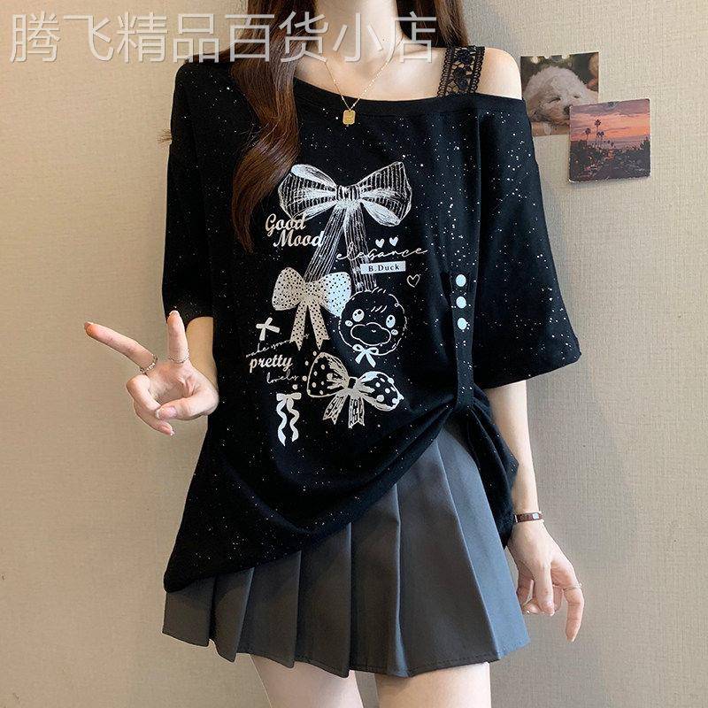 美式印花短袖T恤女夏季2026新款宽松大码显瘦时尚设计感露肩上衣