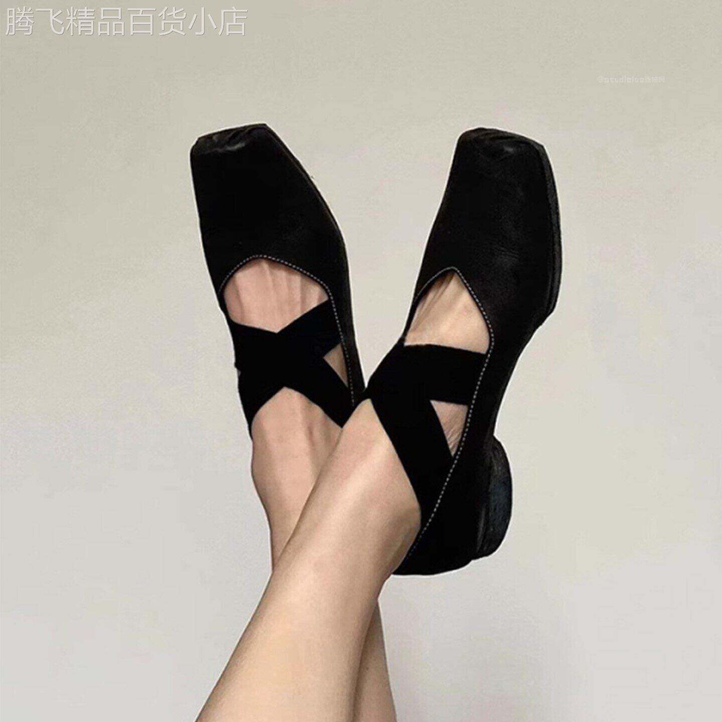 香港猪鼻子芭蕾舞鞋女2026秋新款外穿复古交叉绑带巨好看粗跟单鞋