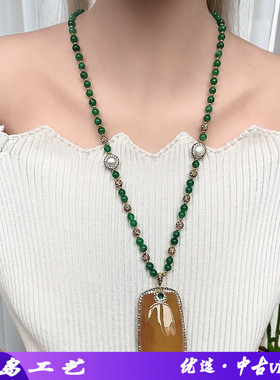 方牌蜜蜡吊坠干青圆珠项链搭配长