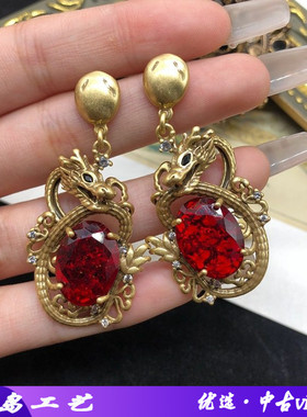 青岛中古饰品做旧金红色莱茵石立体镂空龙形耳钉设计铜扣耳坠