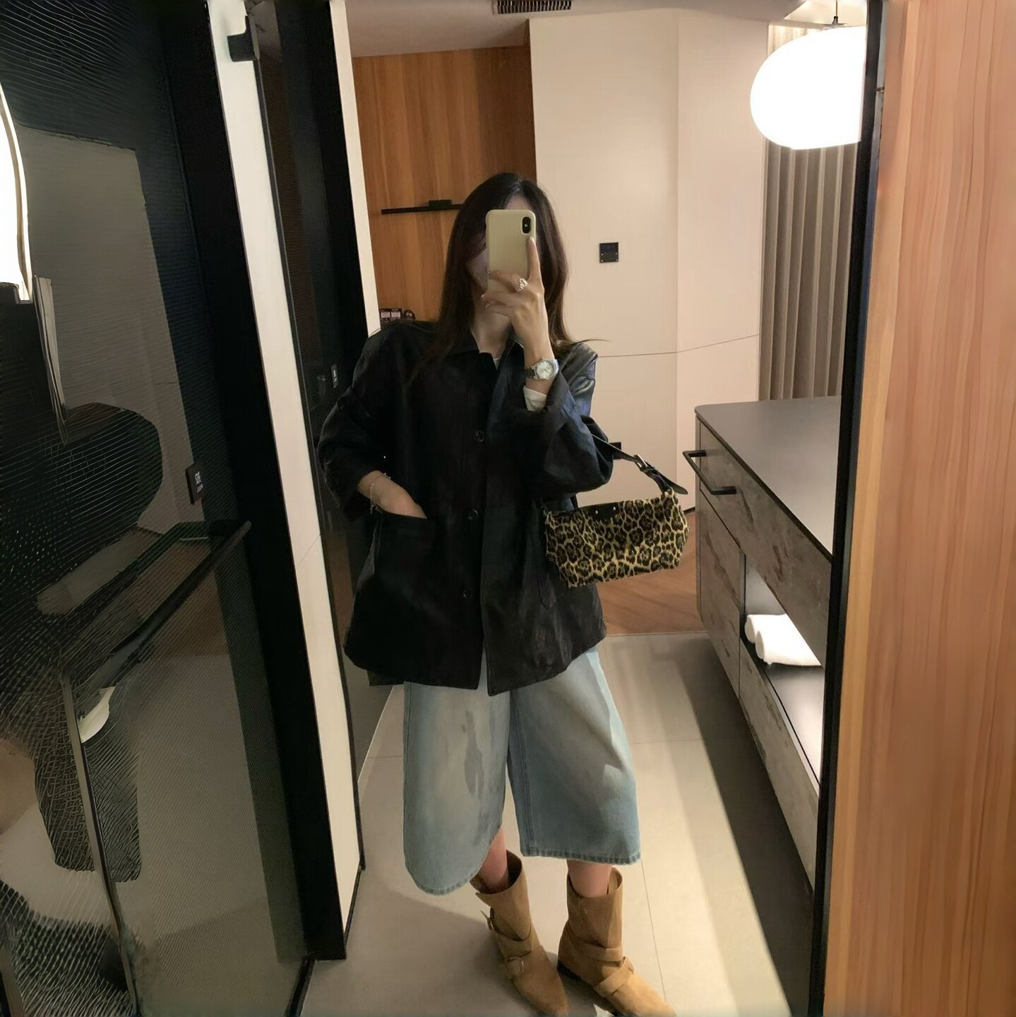 韩系宽松黑色PU皮衬衫女早秋复古翻领大口袋休闲皮衣外套