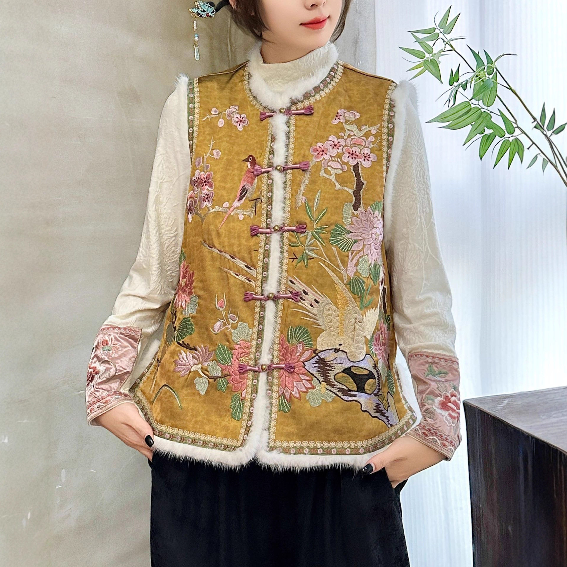 真水貂毛加棉马甲女2025冬新款盘扣坎肩民族风刺绣马夹保暖背心女