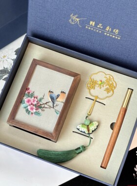 苏绣胡桃木手工刺绣笔筒摆件书签成品中国特色文创送老外礼物