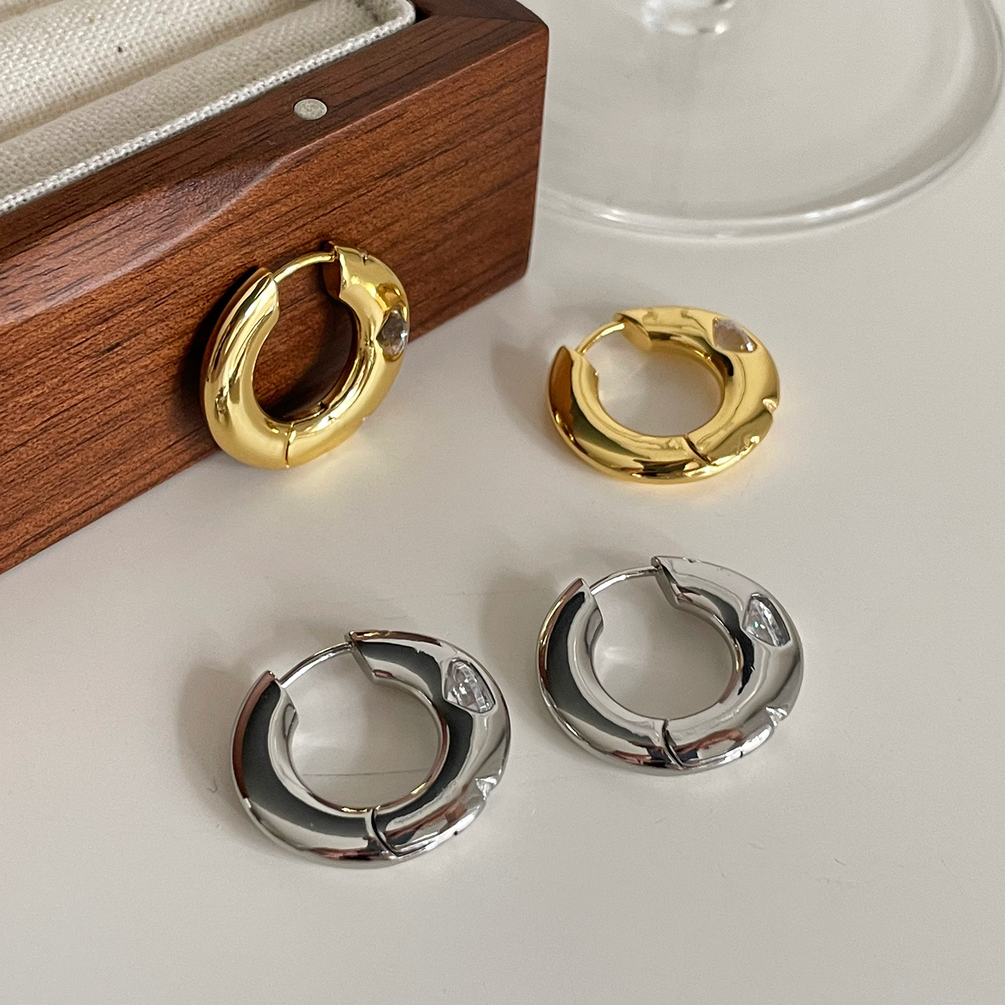 2026新款欧美轻奢金属耳圈小众设计黄铜镀金简单大方显气质耳环女,饰品/流行首饰/时尚饰品新,耳环,淘宝优惠券,粉丝福利购,淘宝优惠卷