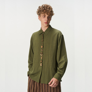 CNEW2025纽扣收藏家民族风橄榄绿棉麻混纺部落文化椰壳扣长袖 衬衫