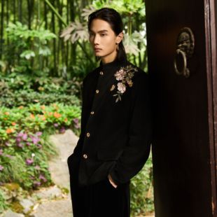 CNEW楚念贰问24AW新中式 立领黑色牡丹蝴蝶刺绣金属扣西服男女同款