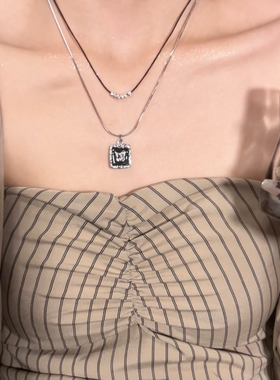 小香风黑色方牌蝴蝶项链细小众设计高级锁骨链甜酷2024新双层叠戴