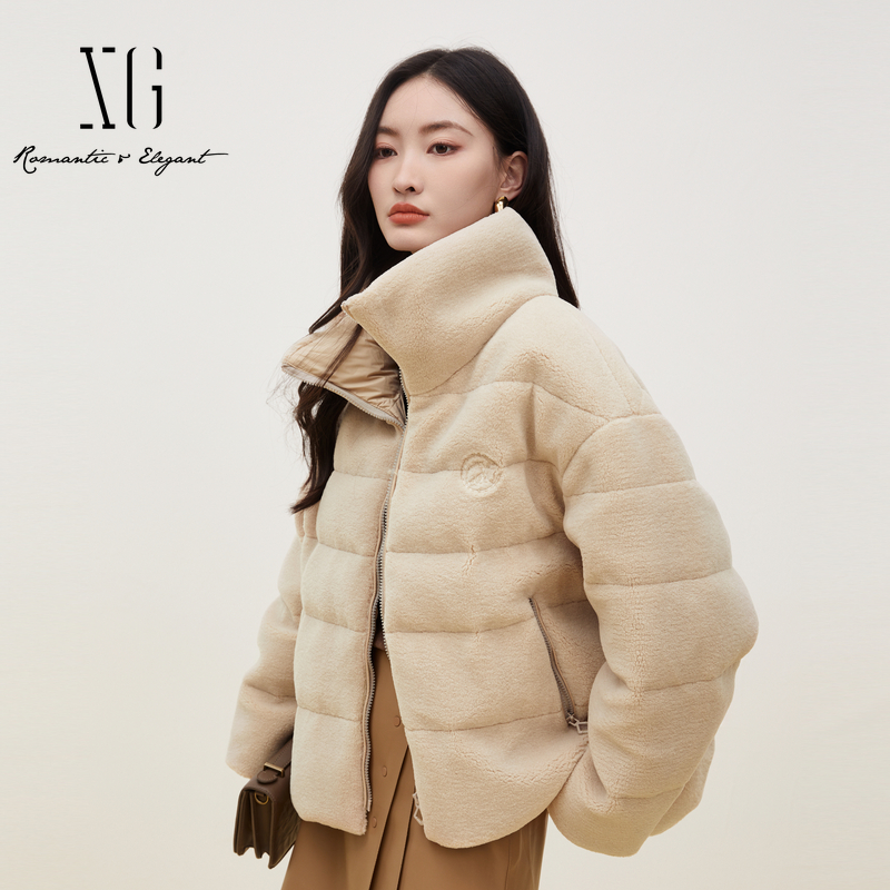 XG雪歌创意绒面白鸭绒羽绒服2024冬季新款浅米色保暖长袖外套女装