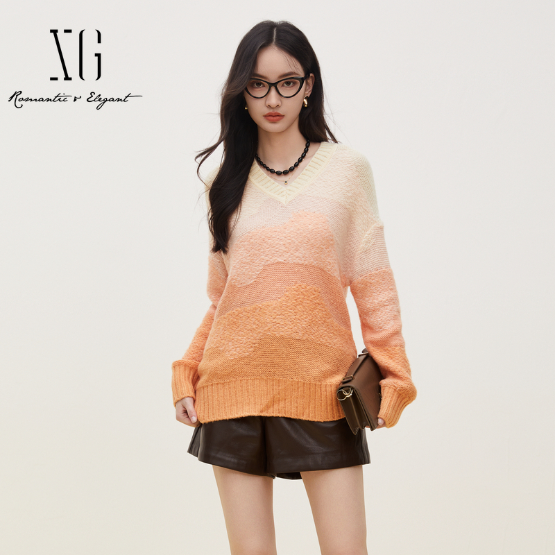 XG雪歌螺纹拼接长袖毛针织衫2024冬季新款渐变桔黄色保暖毛衫女装
