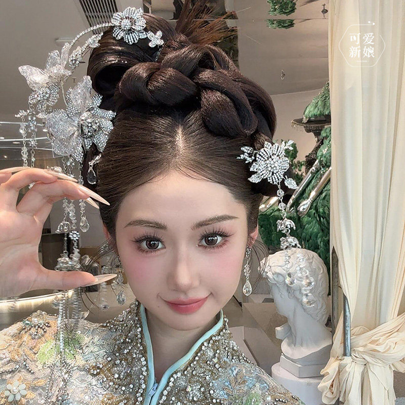 浅色新娘秀禾头饰高级感白月光水晶花朵发箍中式古典晨袍造型发饰